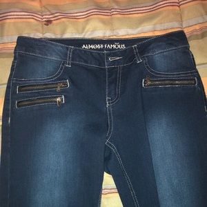 Skinny Jeans With Accent Zippers